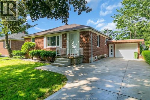 3331 Longfellow Ave, Windsor, ON, N9E2L7 | Card Image