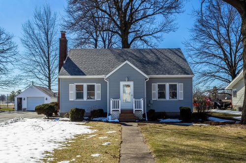 317 W Le Claire Rd, Eldridge, IA, 52748-1230 | Card Image