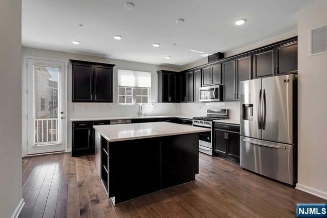 12-10 Plaza Rd, Townhouse with 3 bedrooms, 4 bathrooms and null parking in Fair Lawn NJ | Image 6