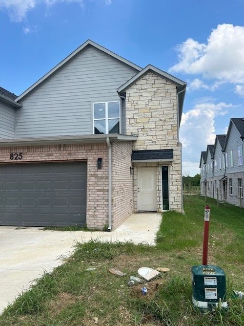 825 Premier Pkwy, Grand Prairie, TX, 75051 | Card Image