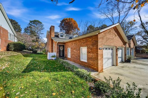 1042 1st St Ne, Hickory, NC, 28601-3734 | Card Image