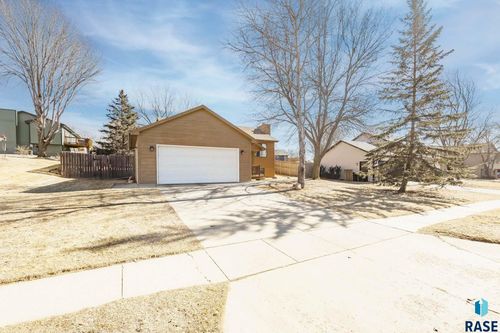 2804 S Melanie Ln Lane, Sioux Falls, SD, 57103 | Card Image