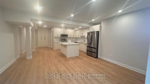 227 Miyako Crt, Oshawa, ON, L1L0R7 | Card Image