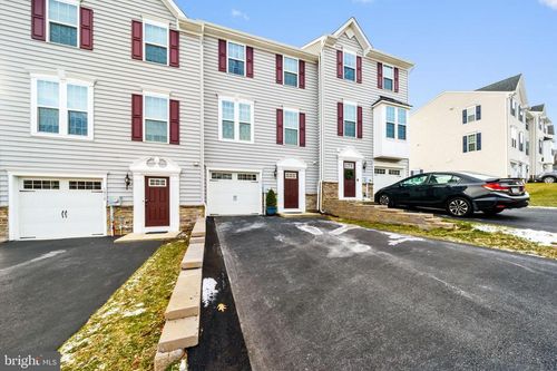 1816 Honeysuckle Ct, DOWNINGTOWN, PA, 19335-7205 | Card Image