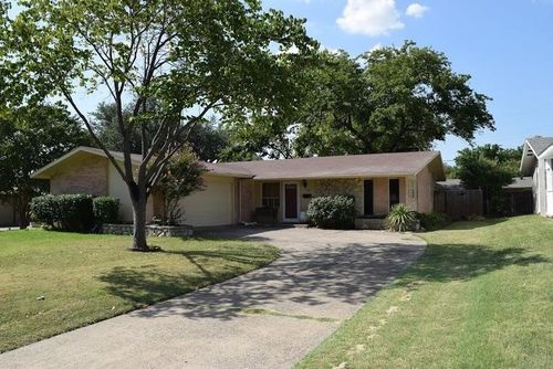 928 Wisteria Way, Richardson, TX, 75080-4026 | Card Image