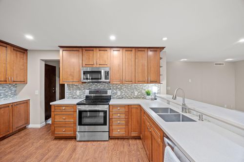 unit-226-9700 Portland Ave S, Bloomington, MN, 55420-4560 | Card Image