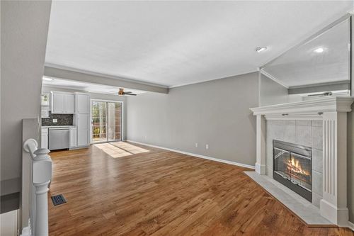 5792 Plantation Cir, Lee's Summit, MO, 64064-1687 | Card Image