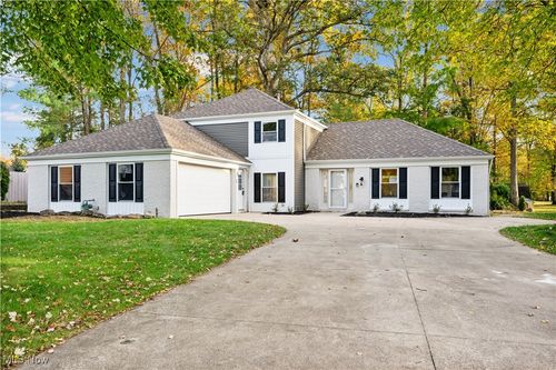 20121 Driftwood Ct, Strongsville, OH, 44149-5901 | Card Image