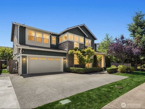 1055 Se 13th Pl, North Bend, WA, 98045-5033 | Card Image