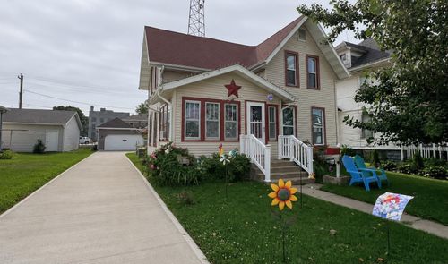 111 N Walnut Ave, New Hampton, IA, 50659-1245 | Card Image