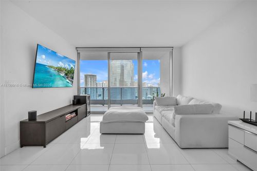 4012-200 Biscayne Boulevard Way, Miami, FL, 33131-2163 | Card Image