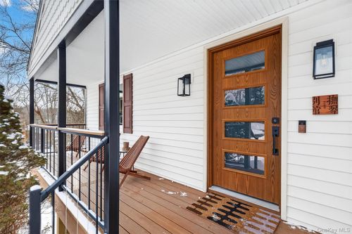 5 Larch Ct, Poughkeepsie, NY, 12603-3740 | Card Image