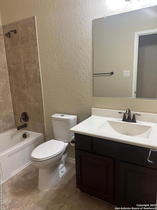 209 Rawhide Way, House other with 3 bedrooms, 2 bathrooms and null parking in Cibolo TX | Image 6