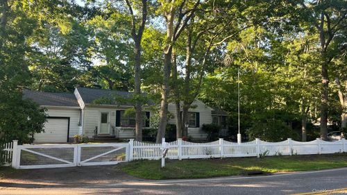62 Squires Avenue, Southampton, NY, 11942 | Card Image