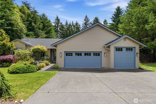 832 Jewil Dr, Fox Island, WA, 98333-9682 | Card Image