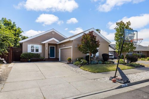 2170 Bock St, Santa Rosa, CA, 95403-8130 | Card Image