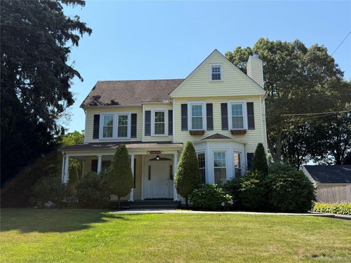 13 Walnut St, Glen Head, NY, 11545-1625 | Card Image