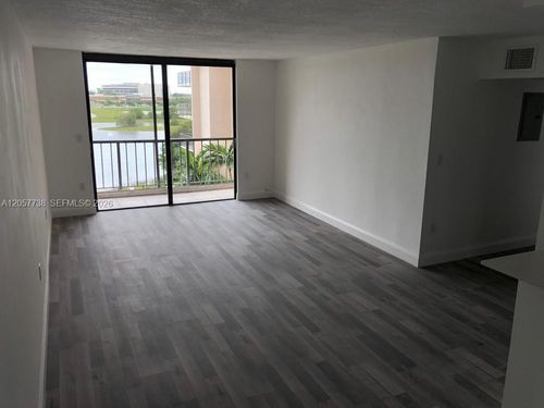 507-9682 Fontainebleau Boulevard, Miami, FL, 33172 | Card Image