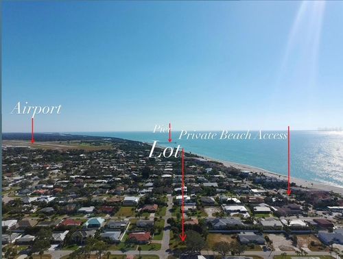 702 Hibiscus Dr, VENICE, FL, 34285-3024 | Card Image