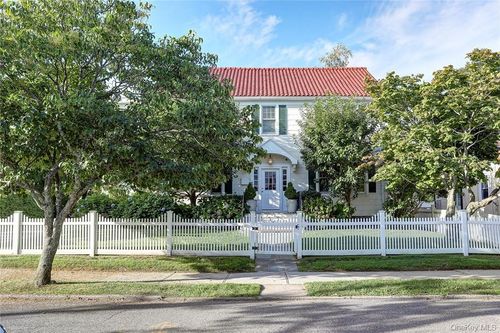 8 Horton St, Rye, NY, 10580-3706 | Card Image