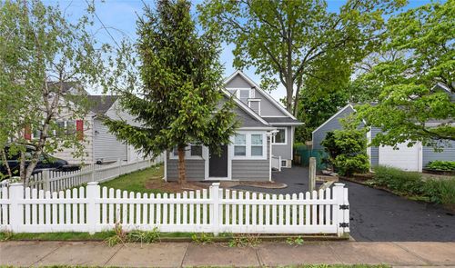 712 Carlton Rd, West Babylon, NY, 11704-7104 | Card Image
