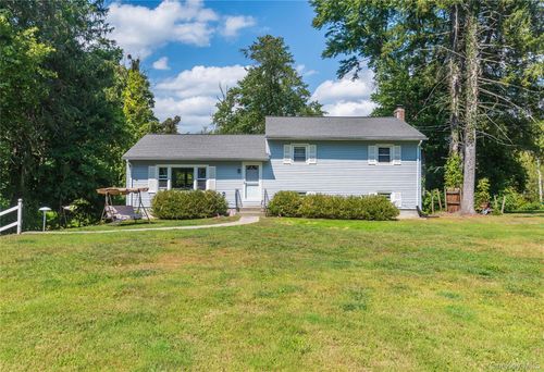 31 Lawrence Rd, Hyde Park, NY, 12538-2429 | Card Image