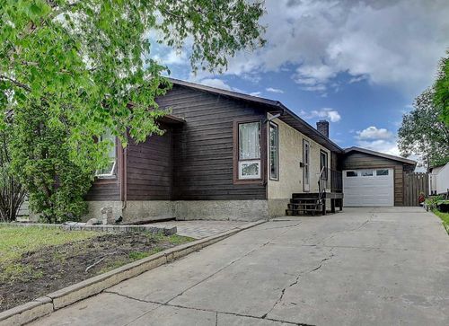 12136 94a St, Grande Prairie, AB, T8V5C3 | Card Image
