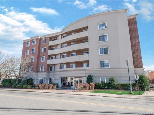 apt-302-242 Maple Ave, Westbury, NY, 11590-3265 | Card Image