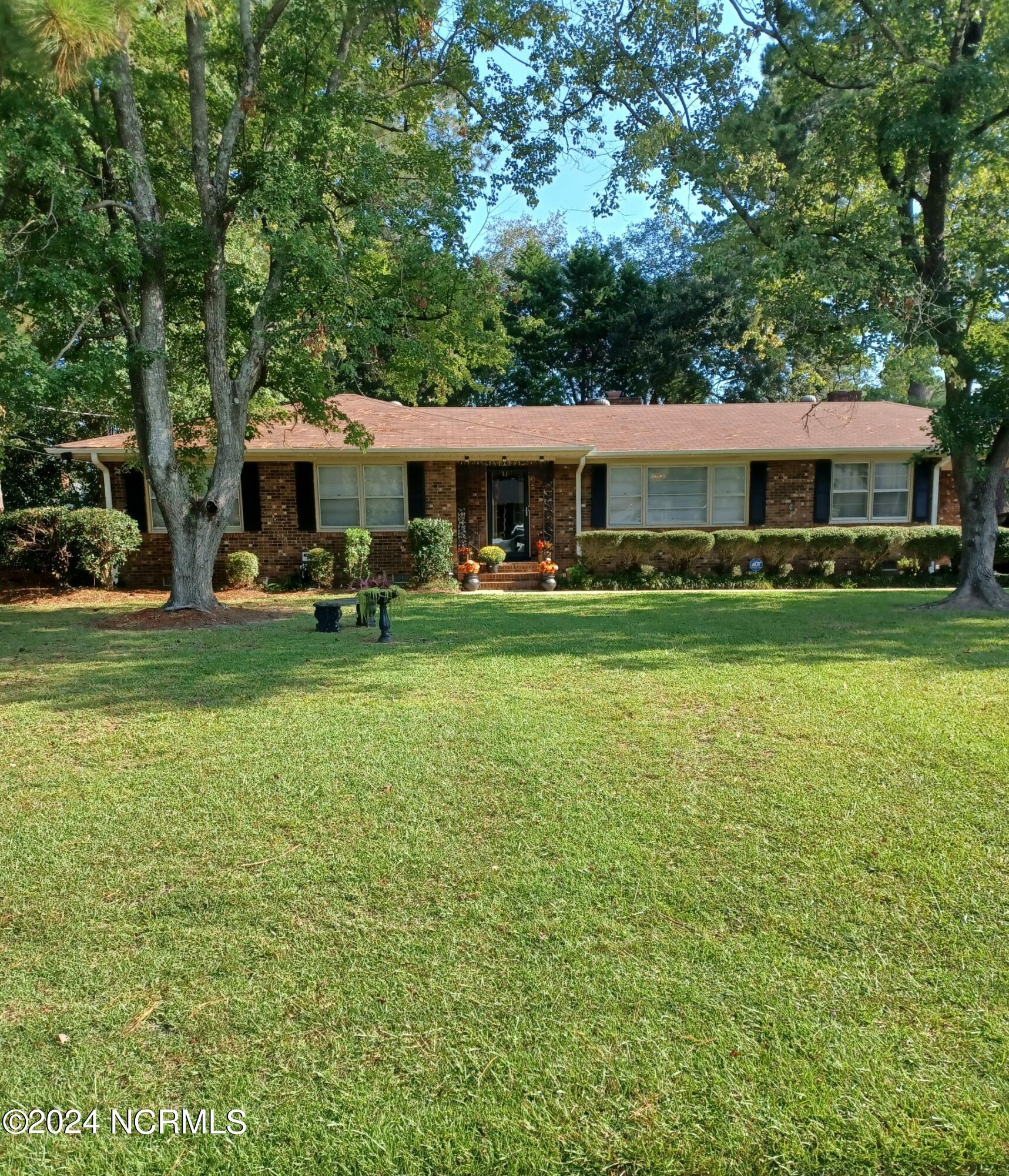 Englewood Dr, Kinston, NC 28504