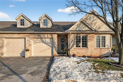 30-303 Central Ave, Grimsby, ON, L3M5L7 | Card Image