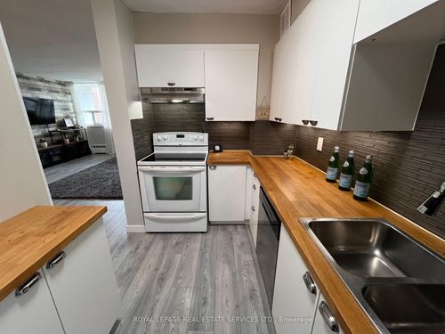 601-212 Kerr St, Oakville, ON, L6K3B1 | Card Image