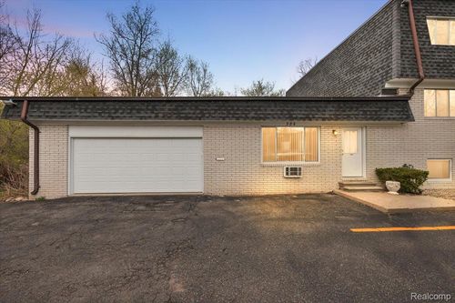 c13-384 W Drahner Rd, Oxford, MI, 48371-5091 | Card Image