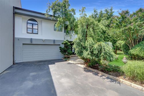 4 Eagle Chase, Woodbury, NY, 11797-2900 | Card Image