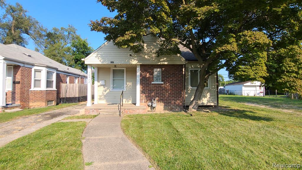 Ashton Ave, Detroit, MI 48219