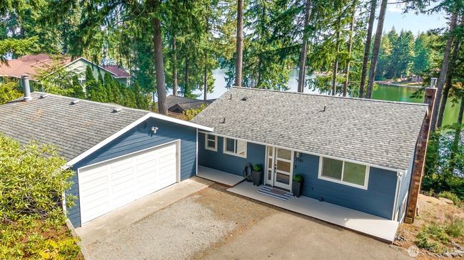 Quintessential lakehouse with $100, 000 remodel! | Image 7
