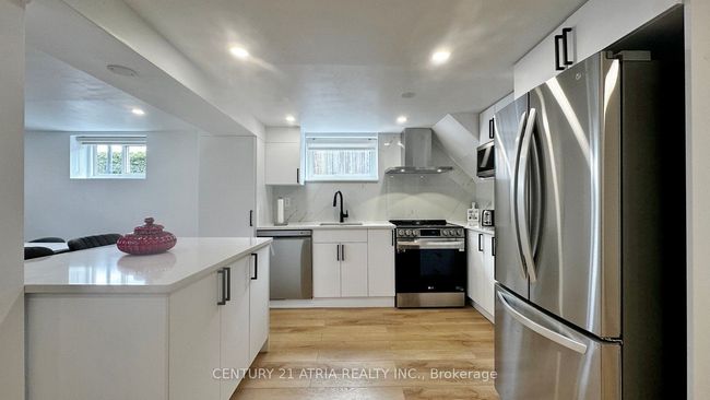 24 Collins Cres, House other with 5 bedrooms, 3 bathrooms and 6 parking in Aurora ON | Image 27