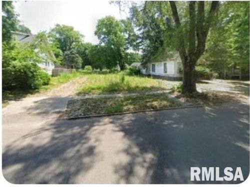 1132 N 3rd St, Springfield, IL, 62702-8215 | Card Image