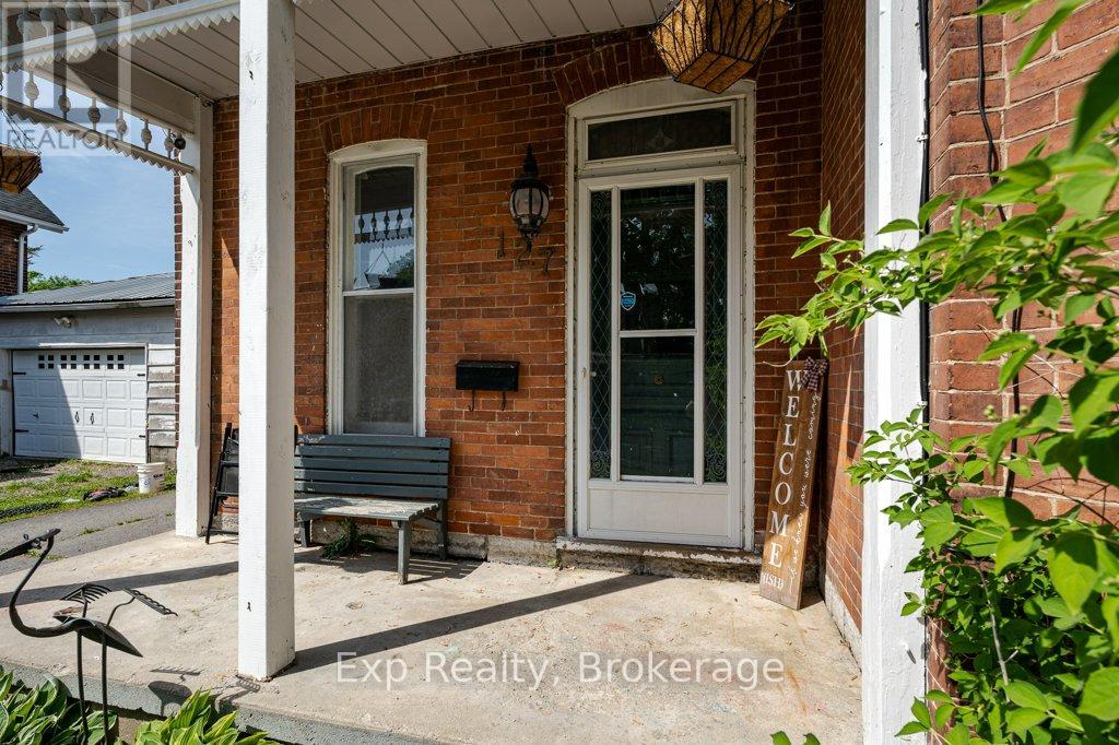 Residential in Deseronto (Deseronto (Town)) 4