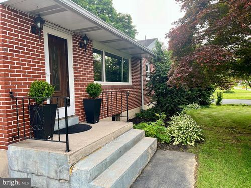 481 Laudermilch Rd, Hershey, PA, 17033-9429 | Card Image