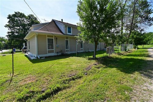 103 W 3rd St, Garden City, MO, 64747-9235 | Card Image