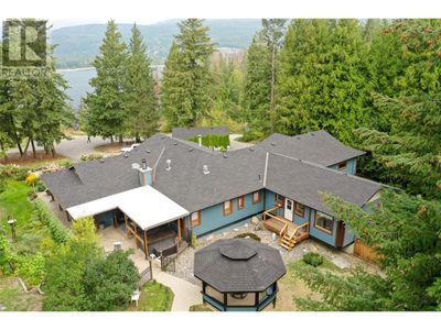 3045 Lindberg Rd, House other with 3 bedrooms, 3 bathrooms and 3 parking in Sorrento BC | Image 1