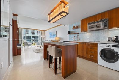 516 - 6801 Collins Ave, Condo with 1 bedrooms, 1 bathrooms and null parking in Miami Beach FL | Image 2