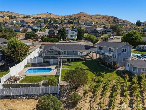 104 Orchard View Dr, Chelan, WA, 98816-9533 | Card Image
