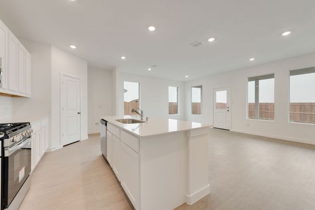 Kitchen with appliances with stainless steel finishes, a sink, light wood-style floors, an island with sink, and recessed lighting | Image 10