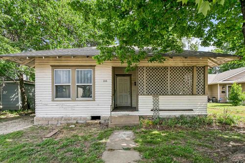 216 Main St, Augusta, KS, 67010-1219 | Card Image