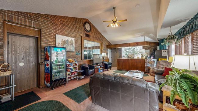 Lobby | Image 9