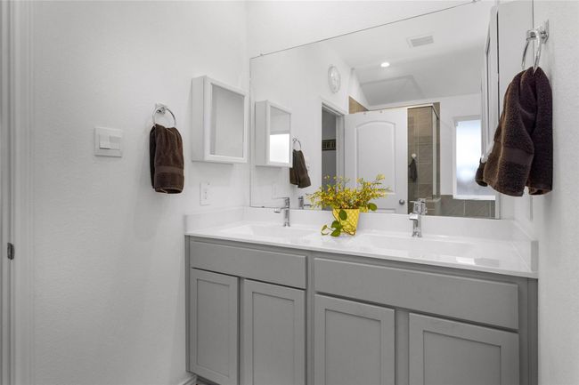 Featuring dual sinks. | Image 20