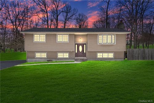 7 Lakeview Dr, Chester, NY, 10918-2203 | Card Image