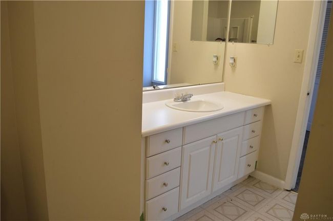 1215 Robbins Run Ct, Townhouse with 2 bedrooms, 2 bathrooms and null parking in Washingtn Twp OH | Image 11