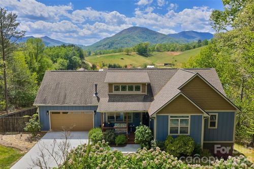 4 Oak Mountain Dr, Leicester, NC, 28748-8857 | Card Image